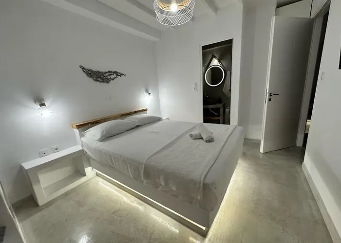 Dreamy Island Escape In Naousa Paros